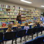 Lekcja biblioteczna dla przedszkolaków z ZSP w Palczy w Bibliotece Publicznej w Palczy