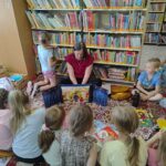 Czytanie na dywanie w Bibliotece Publicznej w Jachówce