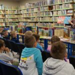 Lekcja biblioteczna dla przedszkolaków z ZSP w Palczy w Bibliotece Publicznej w Palczy