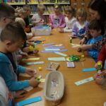Lekcja biblioteczna dla przedszkolaków z ZSP w Palczy w Bibliotece Publicznej w Palczy