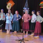 NAGRODY DLA DZIECI Z ZESPOŁU REGIONALNEGO BUDZOWSKIE KLISZCZAKI NA POWIATOWYM KONKURSIE GAWĘDZIARZY, ŚPIEWAKÓW I INSTRUMENTALISTÓW LUDOWYCH PODBABIOGÓRSKIE POSIADY W ZAWOI