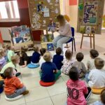 Lekcja biblioteczna w Krainie Muminków z grupą Żaki z Przedszkola Samorządowego w Budzowie w Gminnej Bibliotece Publicznej w Budzowie