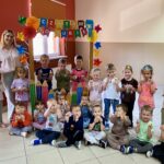 Lekcja biblioteczna w Krainie Muminków z grupą Żaki z Przedszkola Samorządowego w Budzowie w Gminnej Bibliotece Publicznej w Budzowie