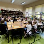 Warsztaty ceramiczne z kl. 1 ze Szkoły Podstawowej nr 1 w Budzowie w Gminnej Bibliotece Publicznej w Budzowie