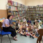 Wakacyjne spotkanie czytelnicze W krainie lego w Gminnej Bibliotece Publicznej w Budzowie