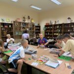 Wakacyjne spotkanie czytelnicze W krainie lego w Gminnej Bibliotece Publicznej w Budzowie